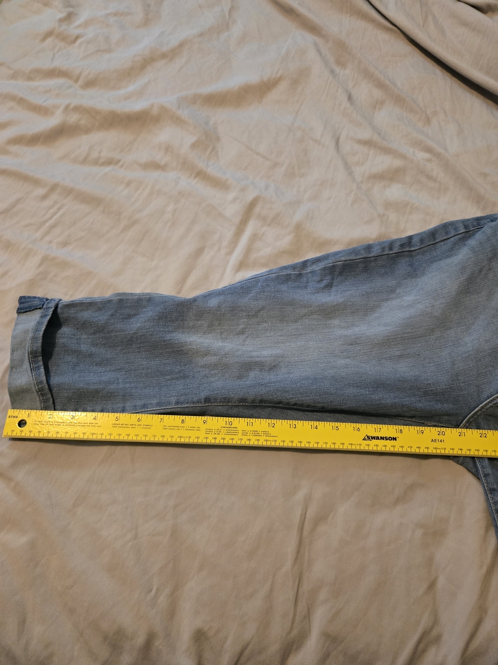 Signature Levi Mid Rise Capris - Picture 6 of 9